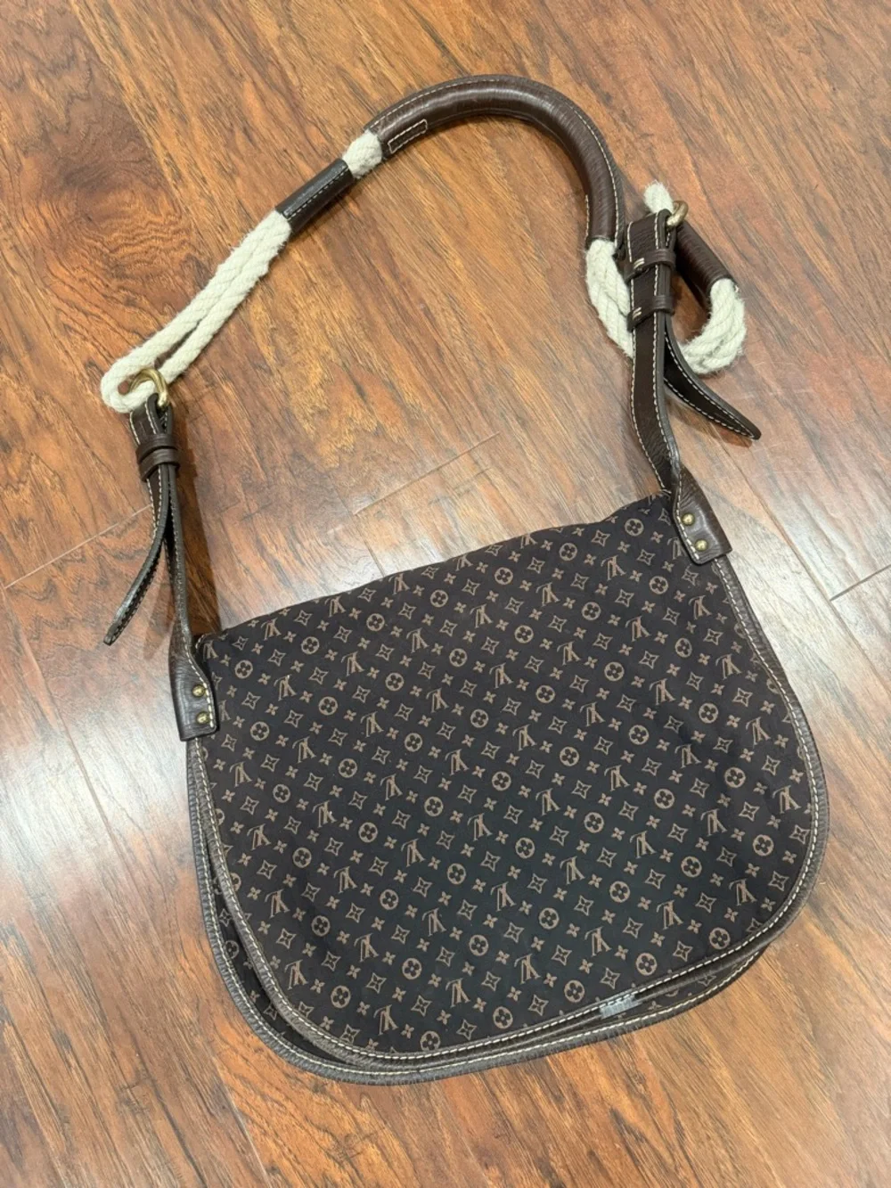 Louis Vuitton Brown Monogram Crossbody with Red and Gold Accent - Picture 4 of 7